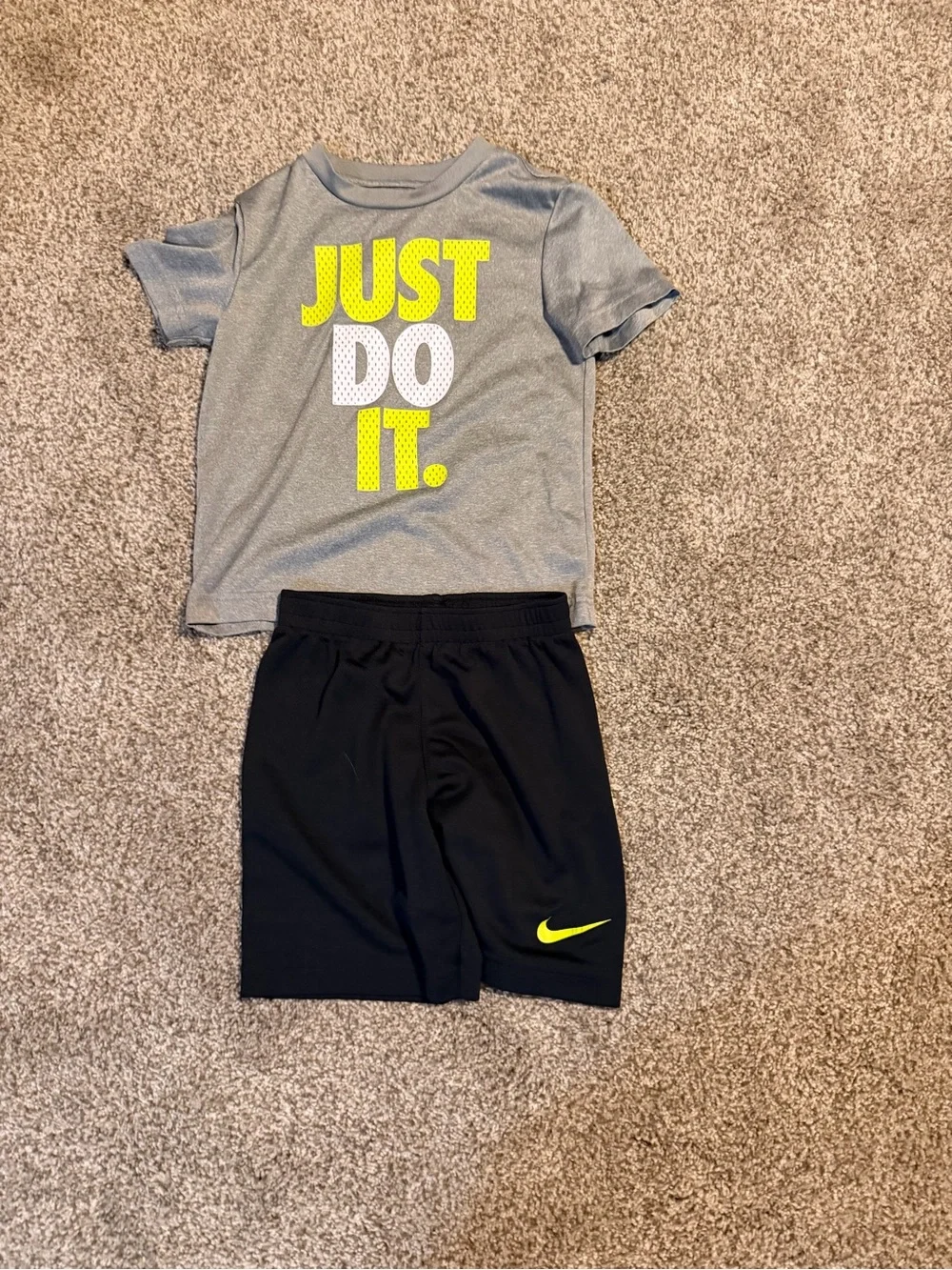 Nike Boys' Athletic Set - Gray & Black with Neon Yellow